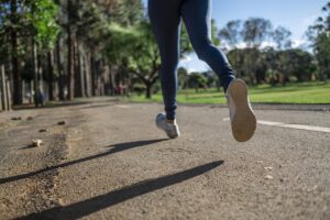 育毛サプリと運動不足対策はどのように関係している？